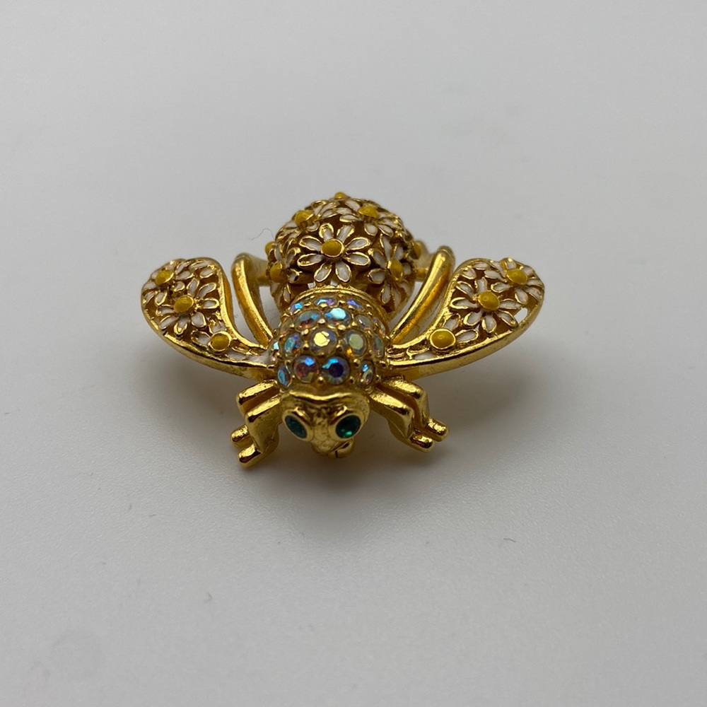 Vintage JOAN RIVERS Daisy BEE Pin